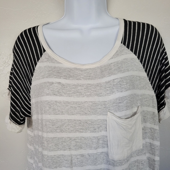 Hailey & Co. Grey White Stripe Blouse Short Sleeve Black Striped Ruffle Sleeves - Picture 2 of 6
